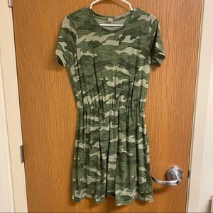 Old Navy camo waist-defined t-shirt dress medium tall green longer